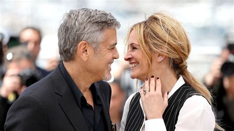 George Clooney And Julia Roberts Struggled With Onscreen Kiss Glamour