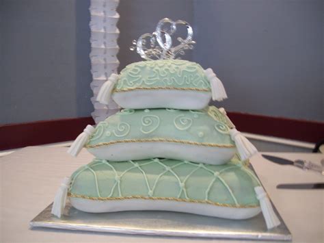 pillow wedding cake