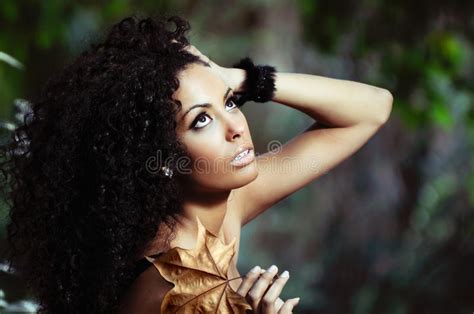 Mujer De Piel Negra De Belleza Cara Africana De Etnia Africana Joven