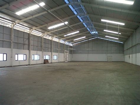 Dimana pada lantai dasar ada garasi dengan carport, gudang, kamar tidur supir, dapur kotor, ruang jemur dan lain sebagainya. Kontraktor Gudang & Pabrik | KONTRAKTOR INTERIOR ...