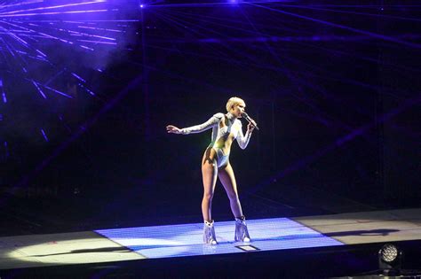 Miley Cyrus Bangerz Tour In Washington Gotceleb