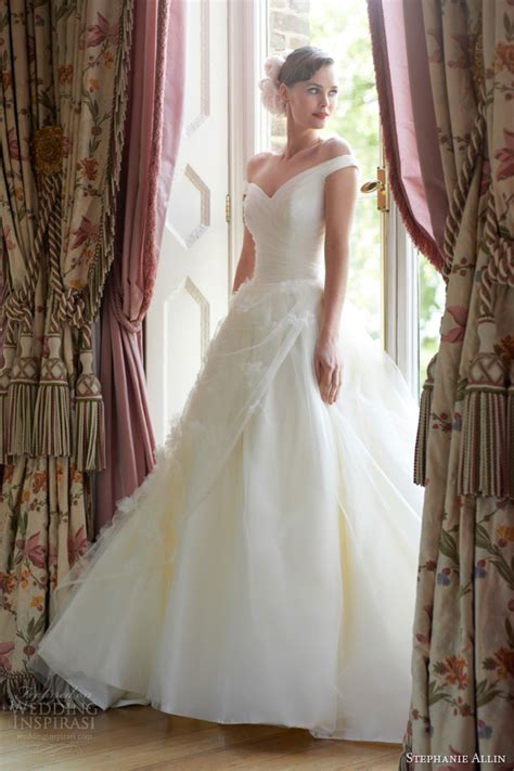 See more of wedding & elegant dresses on facebook. 20 Classic and Elegant Wedding Dresses