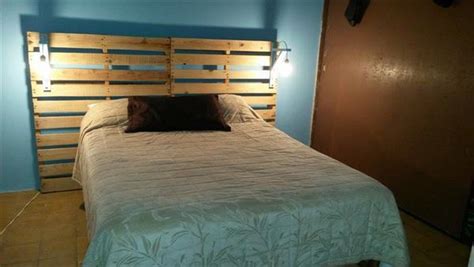 101 headboard ideas might sound like a lot but we've actually only begun to analyze the options. DIY Recycled Pallet Headboard | Pallets Designs