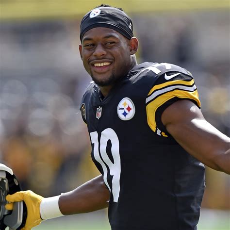 The athlete performed the viral dance move during the pittsburgh steelers' opening game monday. 'It's Time to Get Money': JuJu Smith-Schuster Talks End-Zone Dances, What's Next | Bleacher ...