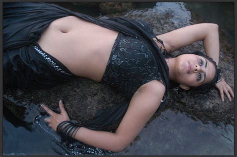 South Indian Masala Actress Farzana Deep Hot Navel Exposing Spicy
