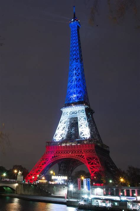 Eiffel Tower Reopens Lights Up Red White And Blue To Honour Paris Victims