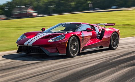 It feels, looks and drives like a car costing much more than it does. Ford GT | Superdeportivos