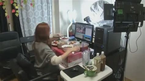 Woman Earns 9k A Month From Fans Watching Her Eat On Webcam The Hollywood Gossip