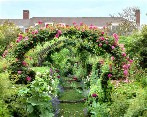 Inside A Spectacular Hamptons Garden By The Sea Hampton Garden