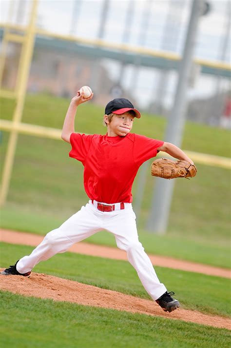 4 Risk Factors For Youth Baseball Injuries Dr Geier