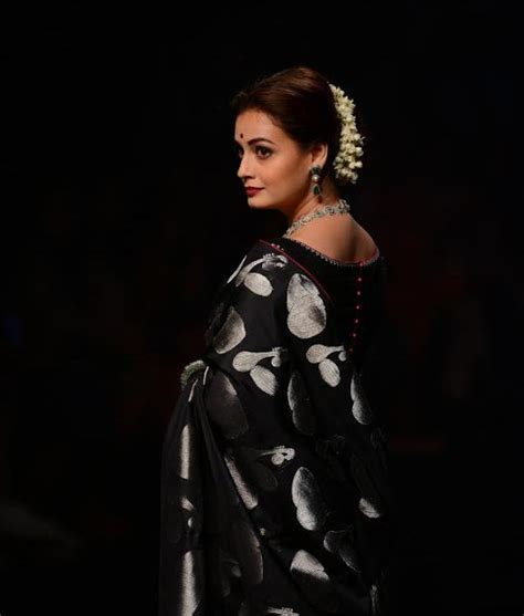 bollywood actress saree collections dia mirza looks breathtaking in black saree at lakme