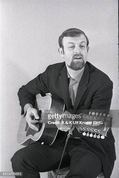 Singer Roger Whitaker Portrait Germany Circa 1965 News Photo
