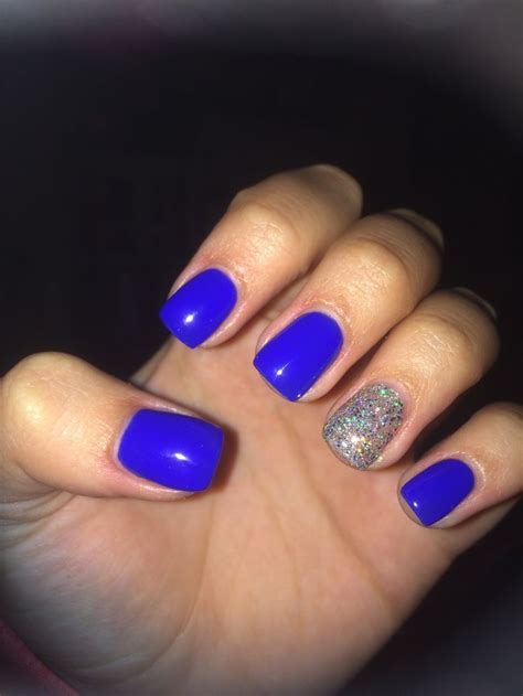 Acrylic Nails Short Acrylic Nails Royal Blue With A Sparkling Accent Acrylic Nails Vernis à