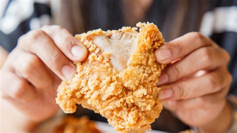 California Restaurant Proudly Serves Popeyes Chicken As Its Own