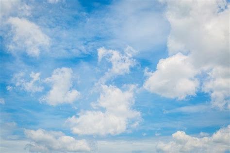 Cielo Azzurro Con Nuvole Sullo Sfondo Foto Premium Sfondi Nuvole Foto