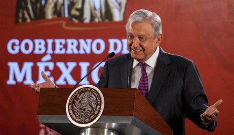 Amlo está de jefe, galán, por el día del padre. Conferencia de prensa de AMLO en vivo hoy 21 de mayo de ...