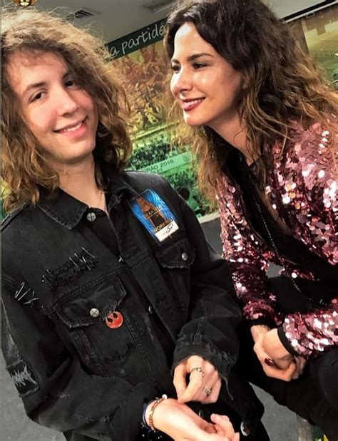 Atualmente, lucas jagger mora sozinho em nova york, onde faz faculdade. Luciana Gimenez mata as saudades do filho, Lucas Jagger: "Meu baby" - Quem | QUEM News
