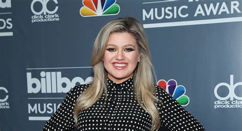 Kelly Clarkson Shows Off 40 Lbs Weight Loss Pics