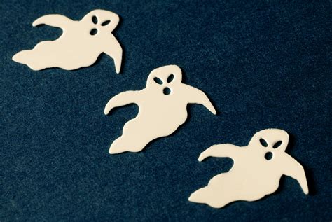 Image Of Three Ghosts On Blue Creepyhalloweenimages