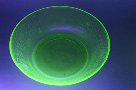 1930s Vintage Uranium Green Depression Glass Bowl Poppy Floral Hazel