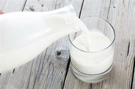 Qué es la leche cruda y por qué su consumo es una novedad