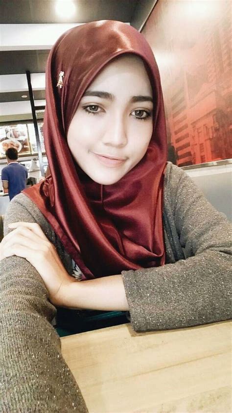 Di kesempatan ini kita akan membahas secara lengkap tentang salah satu kain yang sering digunakan sebagai bahan untuk membuat gaun pengantin (baik yang mengembang maupun tidak), yaitu kain. Malaysian Baju Kurung Satin 695 | Malaysian Baju Kurung