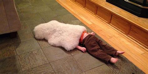 22 Hilarious Photos Of Children Who Are Terrible At Hide And Seek