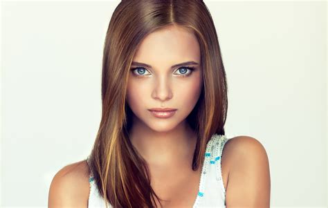 Download Brunette Blue Eyes Woman Model K Ultra HD Wallpaper