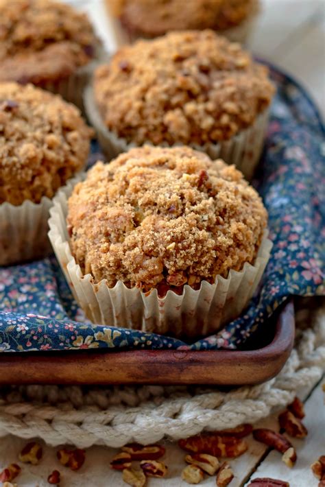 Banana Muffins with Crumb Topping - Bunny's Warm Oven