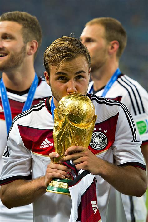 Brasil, el gran favorito y anfitrión de la edición 47 de la copa américa, venció este lunes a perú por eymar de brasil disputa hoy el balón con alexander callens (d) de perú, durante un partido por las. Final (Alemania 1 - Argentina 0) | Mundial brasil 2014