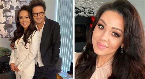 Przed telewizorem udało się rzucić przeszło 160 kilogramów. Uczestnicy Gogglebox. Przed telewizorem gośćmi Kuby ...