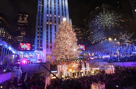 Watch Rockefeller Center Christmas Tree Lights Up 77