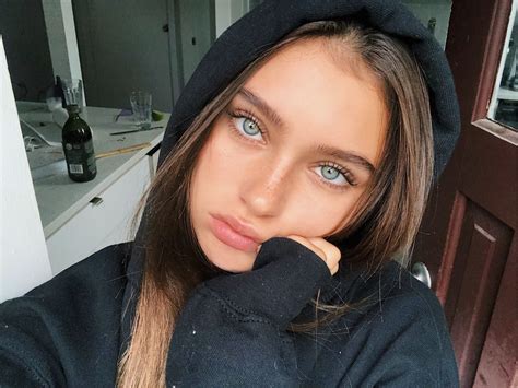 Inaya In 2020 Beauty Girl Girl With Green Eyes Aesthetic Girl