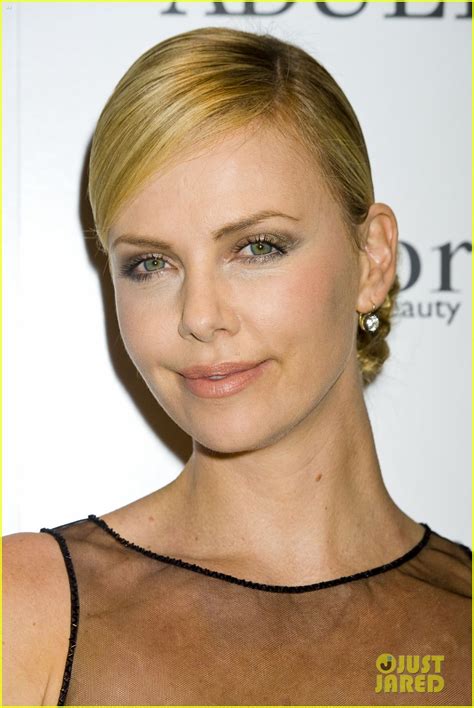 Charlize Theron Young Adult Nyc Screening Photo 2601870