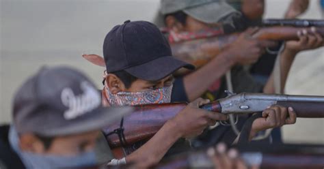 Armed Kids Shine Light On Mexicos Drug Cartel Violence Cbs News