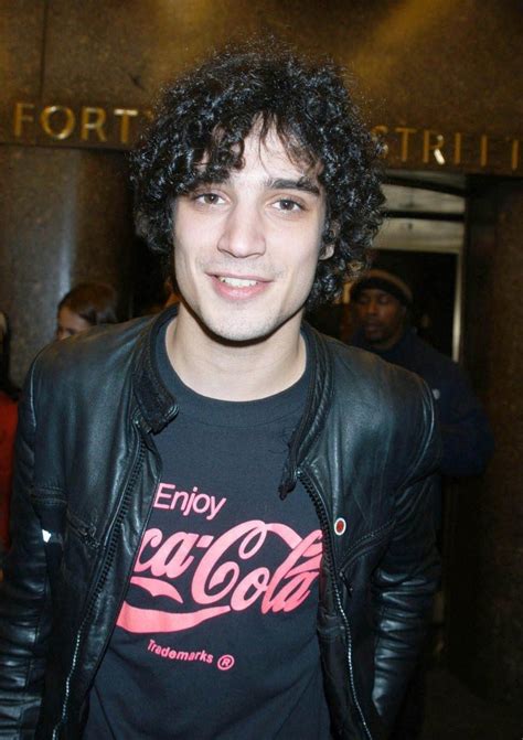 Chase stokes certainly looks the part of the beach town resident he plays on netflix's outer banks—and that means he's absolutely ripped. Fabrizio Moretti - The Strokes | The strokes, Pretty ...