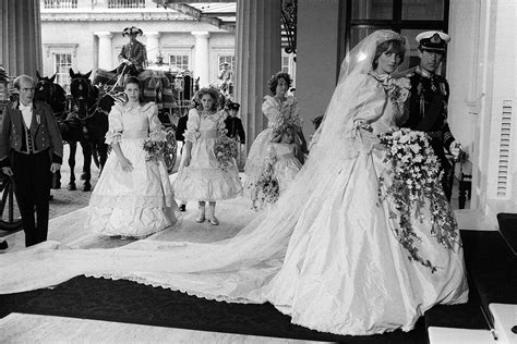 princess diana s wedding dress is going on display for the first time in years marie claire uk