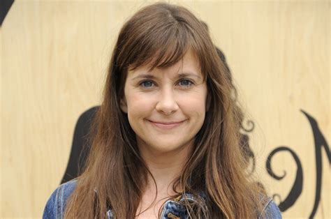 Kellie Martin Joins The Cast Of Tbs Anthology Comedy The Guest Book