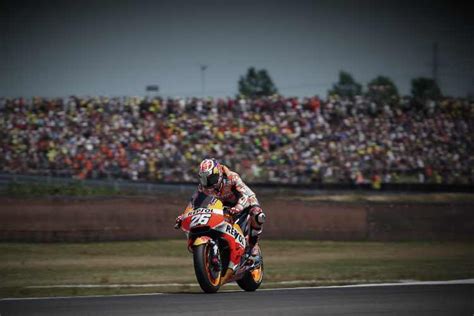 Race yang paling seru,tercipta 174 overtakes dan 4 clash ,keren dan bagus bagi yang mau full racenya yang original. MotoGP 2018 Assen - Todos contra todos, un invitado y un ...