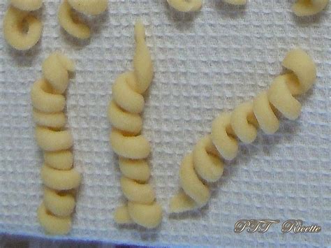 Per questo chiamata anche pasta all'uovo! Pasta fresca senza uova Ricetta | Preparazione pasta - PTT ...