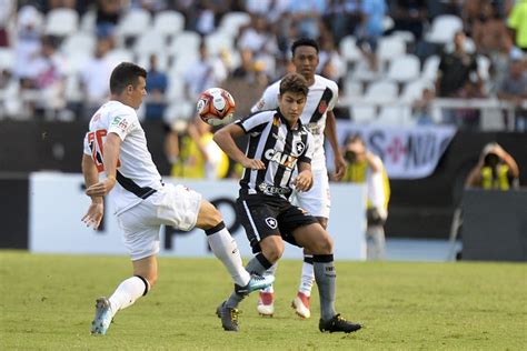 A rádio nacional transmite o duelo com narração de andré luís mendes, comentários de waldir luiz e plantão de bruno mendes. Botafogo 2 x 3 Vasco - 01/04/2018 - (Campeonato Carioca ...