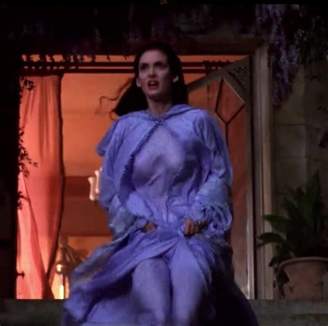 Winona Ryder Bouncing Her Plots In Bram Stoker S Dracula Nude Women Tv