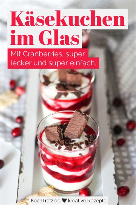 Käsekuchen -Dessert mit Cranberries Cheesecake im Glas