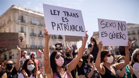 protesta feminista contra la aprobación de la nueva ley trans en madrid