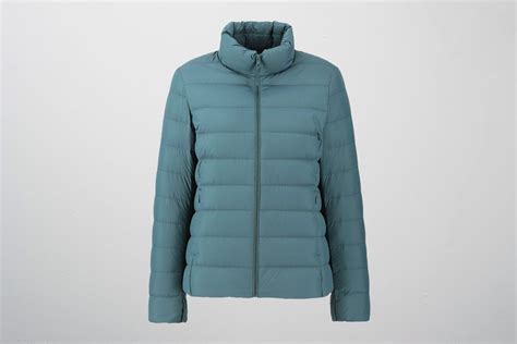 Uniqlo compares the weight of the jacket to the weight of three eggs. Uniqlo Ultra Light Down Jacket Review | Down jacket ...