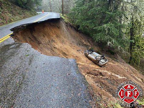 Mount Rainier National Park Hemmed In By Landslides