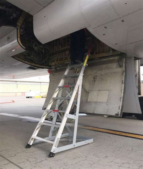 Boeing 757 Locknclimb Ergonomic Ladders For Mro Service And Safety