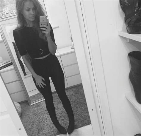 Pin By Elise On Sophia Smith Sophia Smith Mirror Selfie Selfie