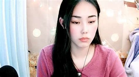 Chunlan520 Naked Stripping On Cam For Live Sex Video Chat • Gyrls