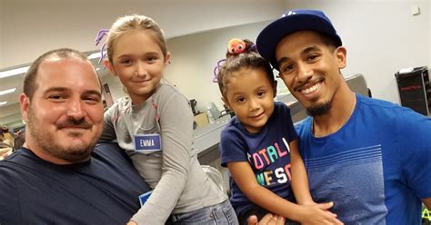 Single Dads Free Classes Teaching Dads How To Do Their Daughters Hair And Nails Metro News